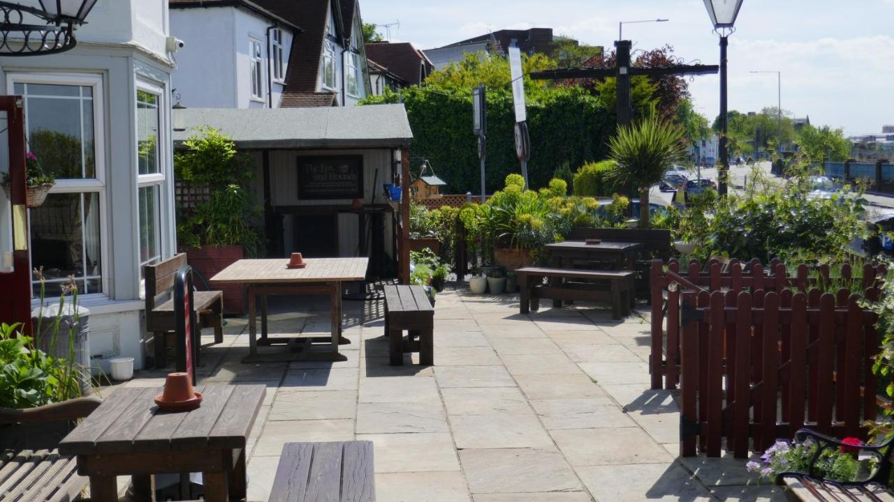 Fox & Hounds Pub Hotell Long Ditton Exteriör bild